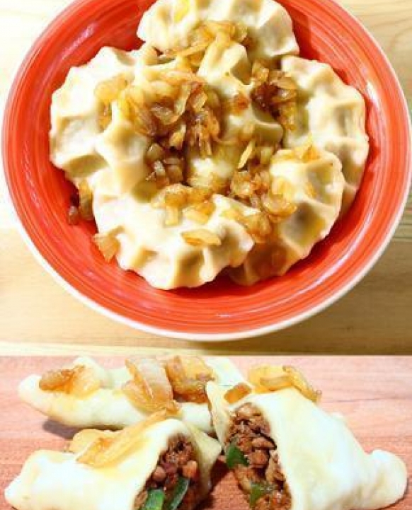 Pierogi z mięsem i sosem sojowym