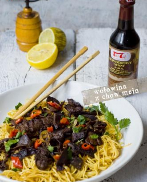 Makaron Chow mein TaoTao z Grzybami mun TaoTao i marynowaną wołowiną