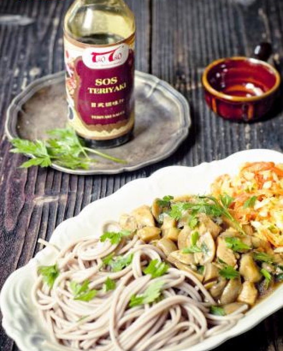 Kurczak z sosem teriyaki i pieczarkami