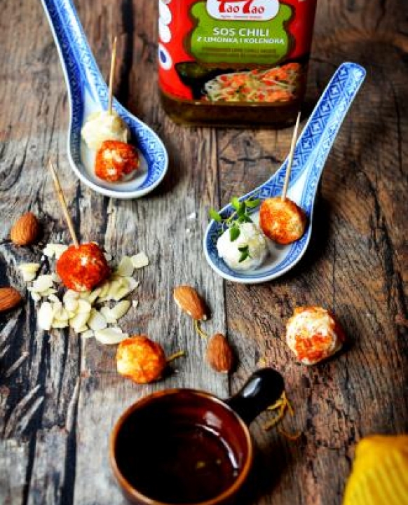 Kulki z sera koziego z sosem chili limonka z kolendrą