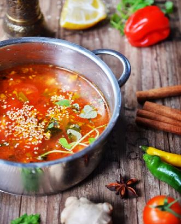 Pikantna zupa w stylu tajskim
